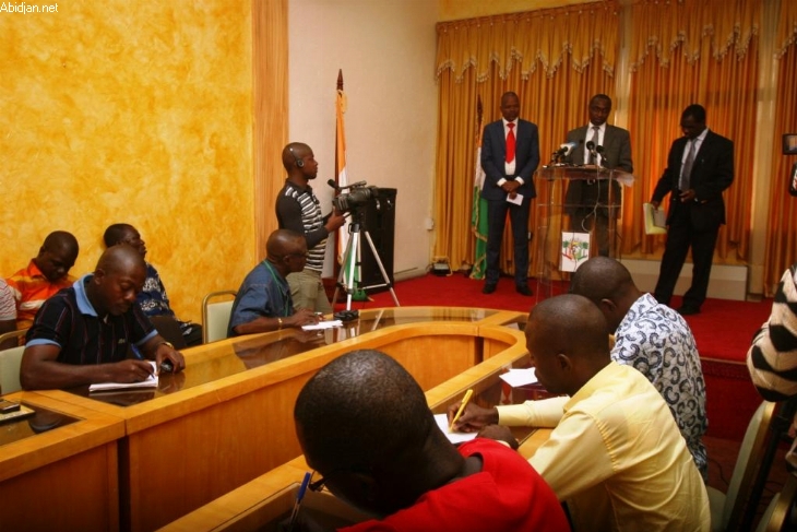 Rumeurs de vol, d’expropriation et de fiabilité des CNI : La Primature dénonce un faux débat